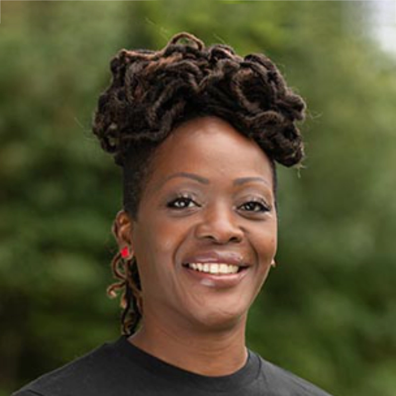 Headshot of Mardia Dennis
