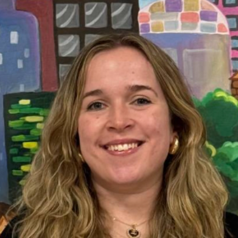 Headshot of Julia Dolinish